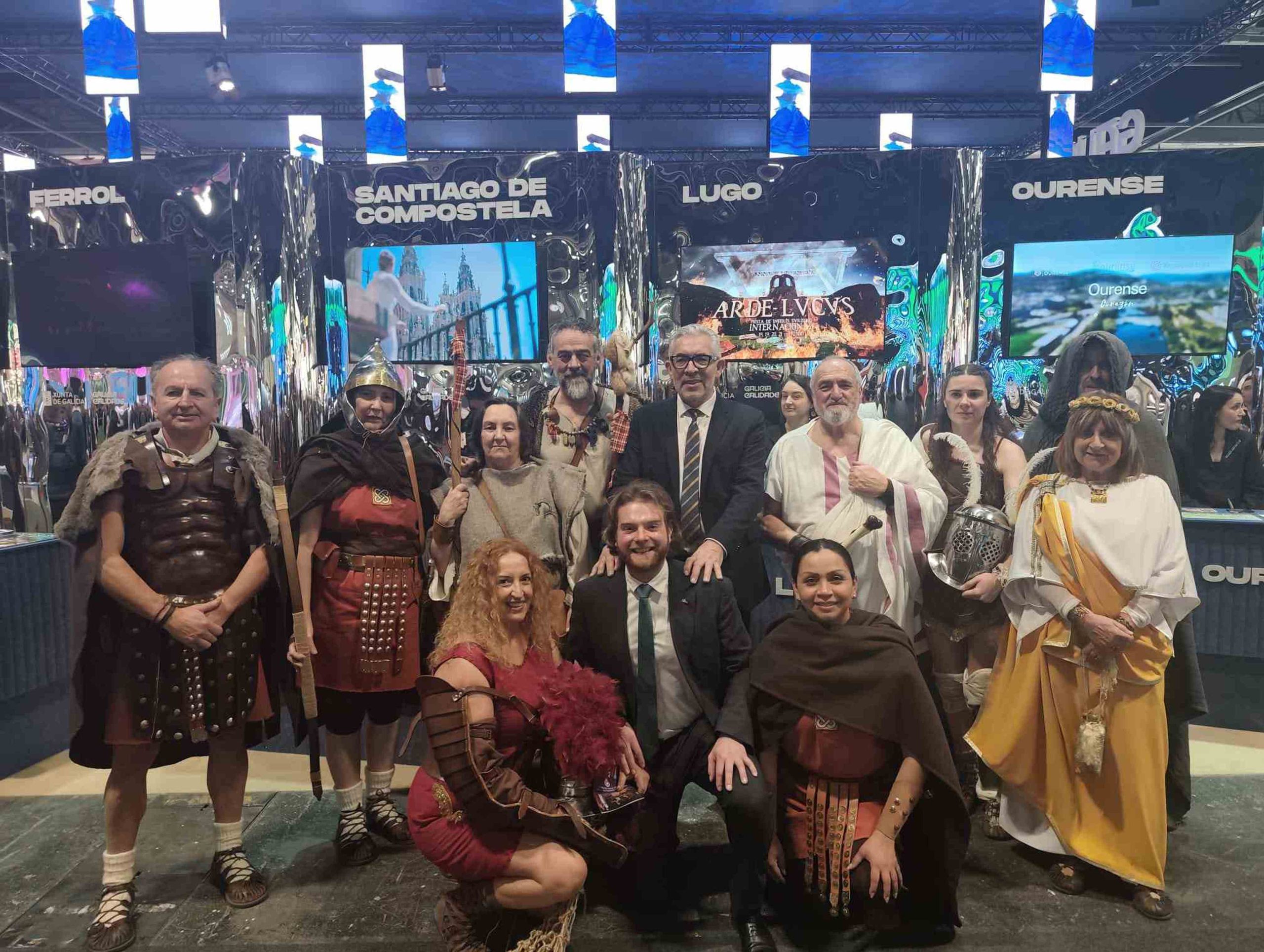 Representantes do Concello de Lugo e membros das asociacións do Arde Lvcvs en FITUR 2026